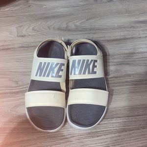 Nike slides Size:7